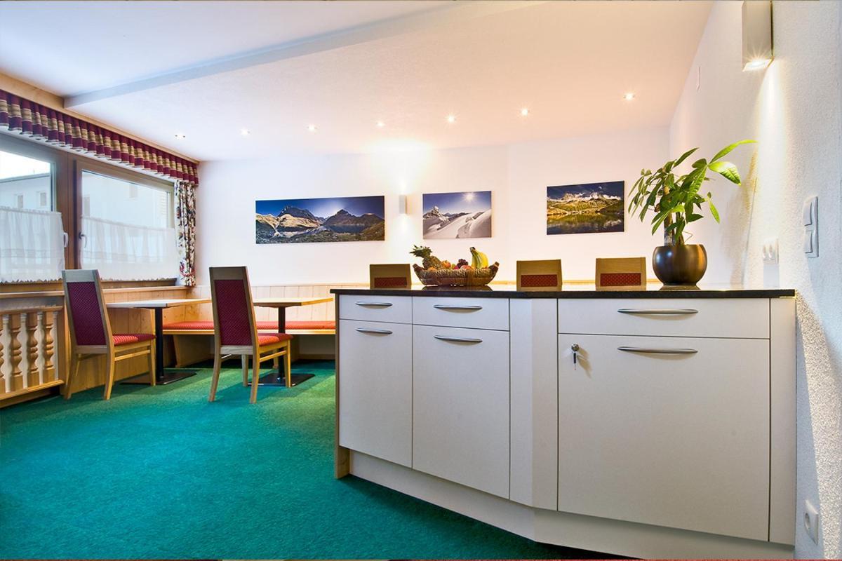 Hotel Haus Moostal à Sankt Anton am Arlberg Extérieur photo