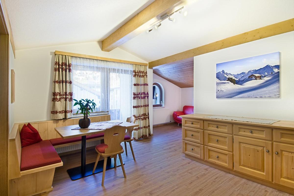 Hotel Haus Moostal à Sankt Anton am Arlberg Extérieur photo